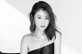 44岁林心如穿皮衣秀身材，皮肤平滑没有皱纹，颜值回春不输少女图片