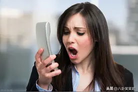 儿子发现母亲出轨，告诉了姑姑，母亲竟然用刀背砍儿子的屁股图片