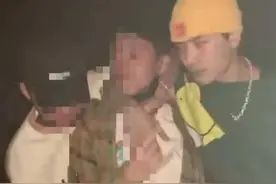 再塌房？26岁当红小生被曝夜店蹦迪，还与女网红手牵手低头耳语图片