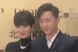 韩庚卢靖姗夫妻合体，女方造型却拖后腿？被指显老像男生的阿姨图片