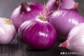 凉拌洋葱好吃有秘诀，教你特色做法，好吃开胃又解腻图片