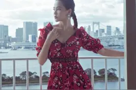 别再说伊能静装嫩了！她的衣品，一般四五十岁的女人还真模仿不来图片