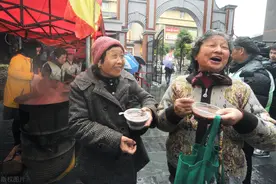 农村俗语“勾头女子挺胸汉，一生富贵半生闲”，啥意思？在理吗？图片