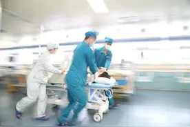 49岁男子血压230/120，仍不重视，结果一月后脑梗偏瘫图片