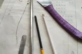 废旧的笔芯不要扔，简单一步自制取钩器图片