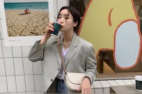 韩国女生温柔气质的浅色系穿搭，春夏这么穿，尽显女神本色，好美图片
