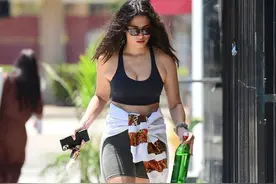 澳洲名模杰西卡，健身背心搭配五分裤，运动风也能穿出潮流范图片