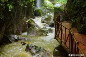 探寻“天下第一地缝”看看有哪些好玩的图片