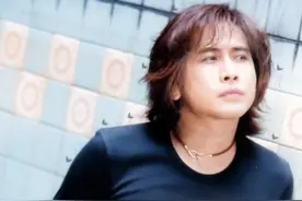 2001年，将齐秦告法庭的私生子方伟，已经酷似“亲爹”齐秦的模样图片
