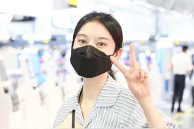 张俪现身北京，貌美如花身材好到爆，一举一动性感迷人娇俏婀娜图片