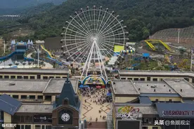 江西新余：航拍欢乐大世界游乐场“秀五一”嘉年华图片