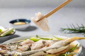 做清蒸鱼，蒸几分钟合适？牢记清蒸3步，蒸出来又鲜又嫩，很实用图片