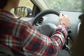 男子停车未拉手刹，将自己撞死，家属要求索赔107万图片