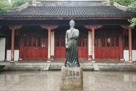 白居易的智慧：放弃全天下最大的官，既保住了性命，又保全了名节图片