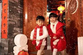 名场面啊！4岁男孩给10岁女孩进行性教育？图片