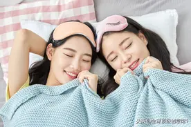 老外发明的闹钟袜子，敢赖床就挠脚心，分分种让你清醒图片