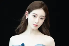 祝绪丹“美得无可挑剔”，露肩裙好迷人，穿衣显仙女气质与清纯美图片