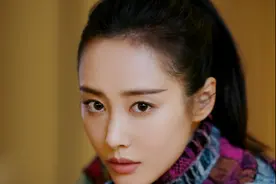 李纯穿衣真是大胆，挑战多种搭配风格，气质好清纯图片