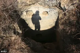 小说：火车站抓一小偷他认错,隔天却在命案现场的监控发现他踪迹图片