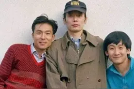 他是80年代最好的演员，与葛优、梁天并称为“喜剧三剑客”，幽默搞笑的外表下，却难掩艺术家的悲凉和寂寞图片