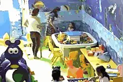 当孩子玩具被抢走，应该帮忙“抢回来”还是不管，智慧家长这样做图片