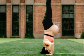 厉害！前TVB花旦挺孕肚表演倒立一字马：曾是奥运体操世界冠军图片