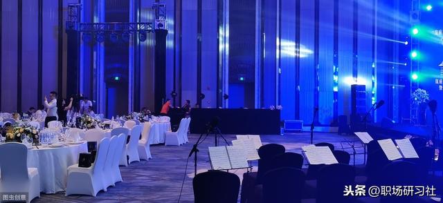 XX集团公司年会晚会主持人串词（完整版），2020年快到了，马上用