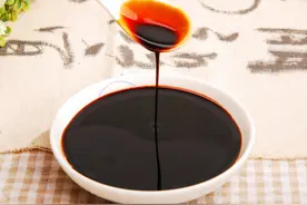 酱油，生抽和老抽有啥区别？做菜适合用哪一样？学会使用做饭更香图片