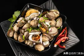 夜市上的人气小食！一款特制卤水，把小海鲜做成卤味拼盘图片