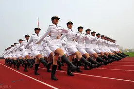 兵哥哥的食堂有多整齐？辣椒我忍了，最后八角大写的服图片