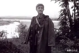 枪炮声中访船头，炮弹尖厉从我们头上飞过，猪牛鸡鸭乱跑图片