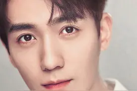 前有“朱一龙老婆家公寓”，后有畀愚2万亲签，小笼包实力的见证图片