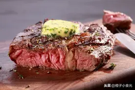 买牛排时，若包装上有“这行字”，都是合成牛排，再便宜也别买图片