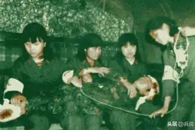 老山女神刘亚玲，防备越军特工做最坏准备：右手握枪，左手光荣弹图片