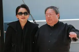 62岁胡慧中亏本卖房四度按揭豪宅救回丈夫，何志平剩六千万过余生图片