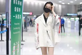 林允带家人上节目，父亲一句话彻底暴露家庭教育缺陷图片