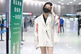 林允带家人上节目，父亲一句话彻底暴露家庭教育缺陷图片