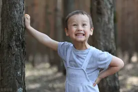 孩子做事半途而废，是缺乏专注力的表现，父母用三招教他学会坚持图片