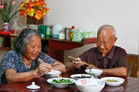 老年人更需要营养吗？答案：不仅要吃得好，5种营养也要好好补充图片