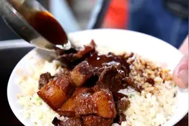 粒粒晶莹的“油炒饭”|新配方，老味道，这样的蛋炒饭你吃出回忆了吗？图片