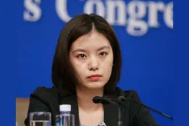 “外交部美人翻译”张京，真是大家风范，用黑色穿搭秀出从容气场图片