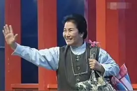 赵丽蓉：连上11年春晚，肺癌求安乐死，临终遗言让巩汉林消失10年图片