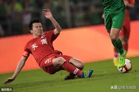 努力奔跑的样子总使人忽视他的天赋，有点轴的中超硬汉——孙可图片