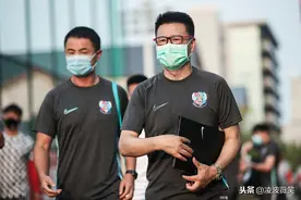 吴金贵李诚铭成亮现身！率青岛黄海青港首训，即将迎战上港图片