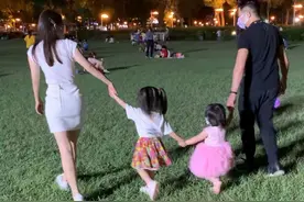 郭富城还没老婆方媛高？中秋晒一家四口散步照片，手牵手太温馨图片