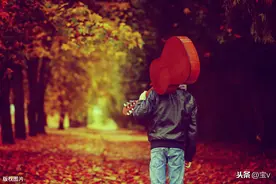 珍惜那个偷偷看你朋友圈的人，你有吗？图片