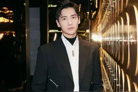 杨洋送我新面霜，Angelababy教我化唇妆，这届明星都是种草达人图片