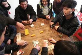地下赌场的真实故事：高中数学老师计算输赢概率，最后赔得精光图片