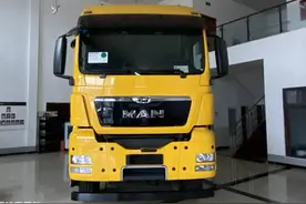 480马力，4X4全驱高顶双卧驾驶室，这台德国曼载货车真强悍图片