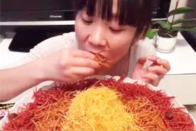 辣条，你究竟有什么魔力？偷吃完再回家，是多少孩子的真实写照图片